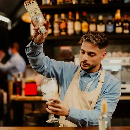 Eszentrico & Rooftop Bar 4* 赫雷斯