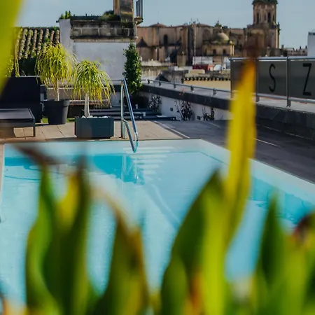 Apartmanhotel Eszentrico & Rooftop Bar 4*