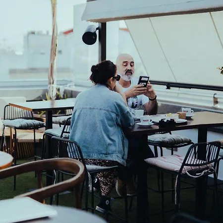 公寓式酒店 Eszentrico & Rooftop Bar 4*
